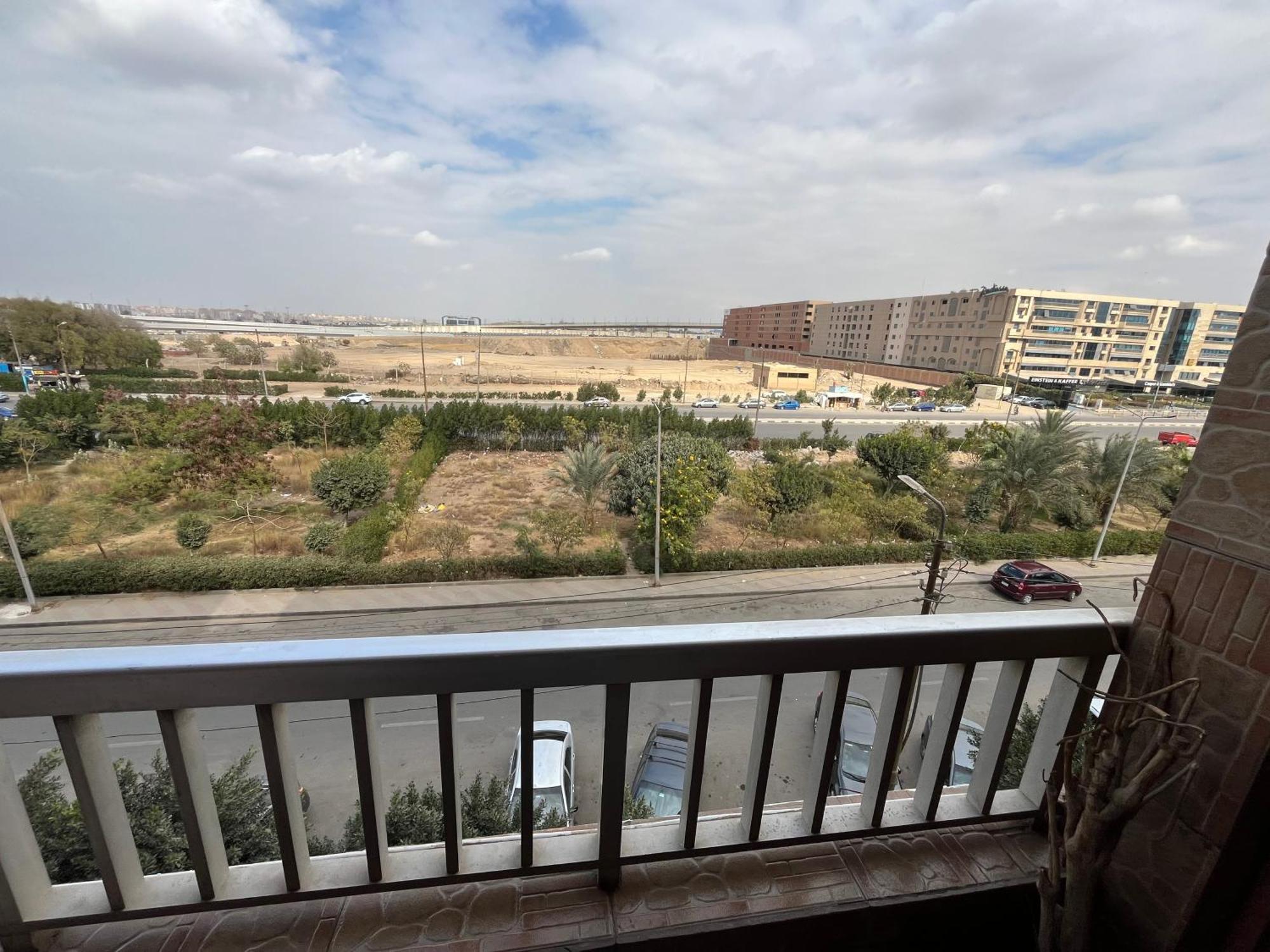 Spacious Family - 10 Min Away From Airport